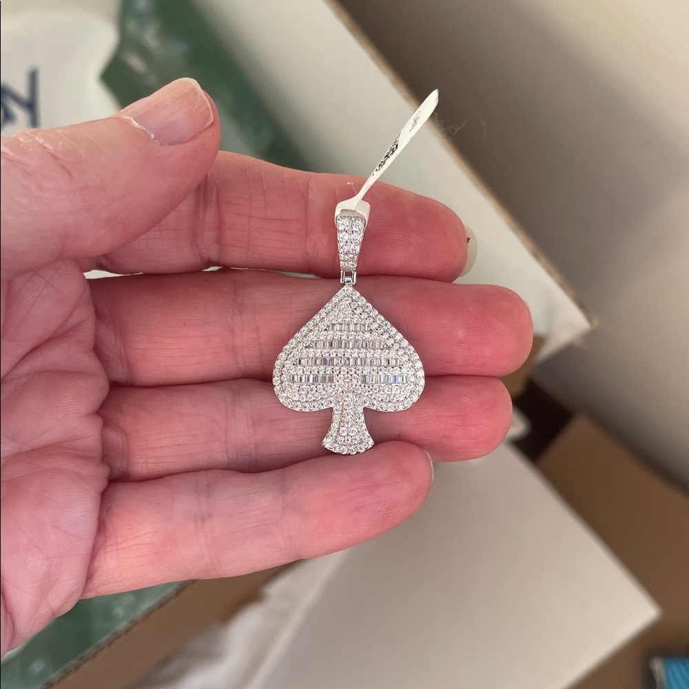 Stunning Sterling Silver Spade with Moissanitr  diamonds - Picture 2 of 5